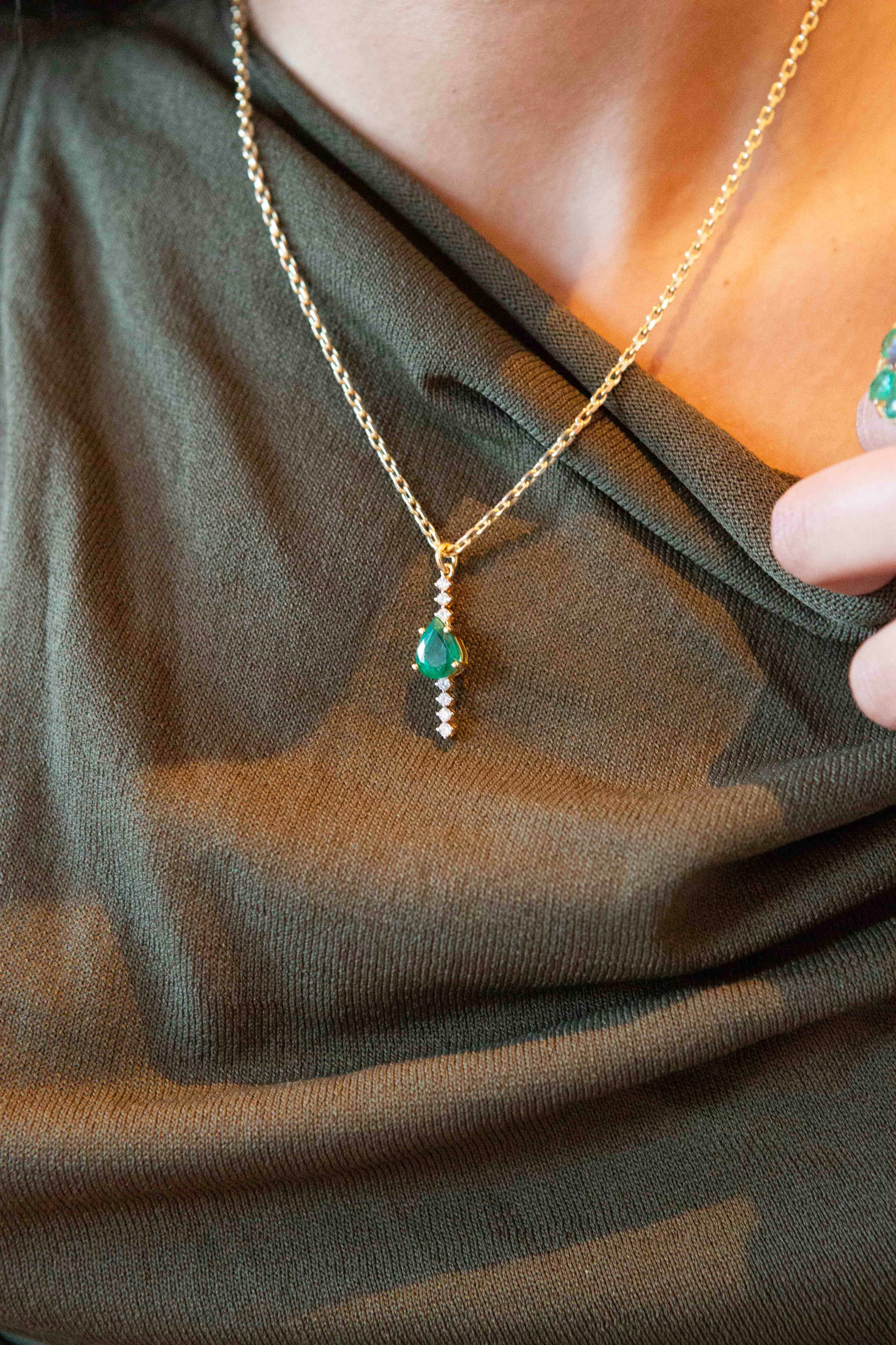 Inline Emerald Pendant