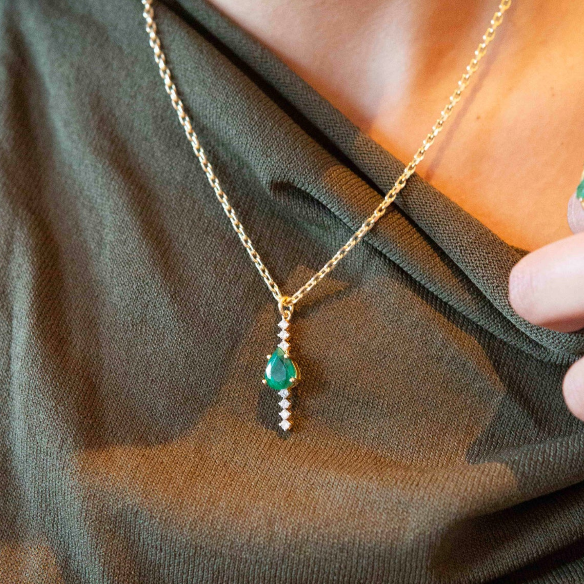 Inline Emerald Pendant